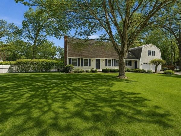 86 Oak Ln, Agawam, MA 01030
