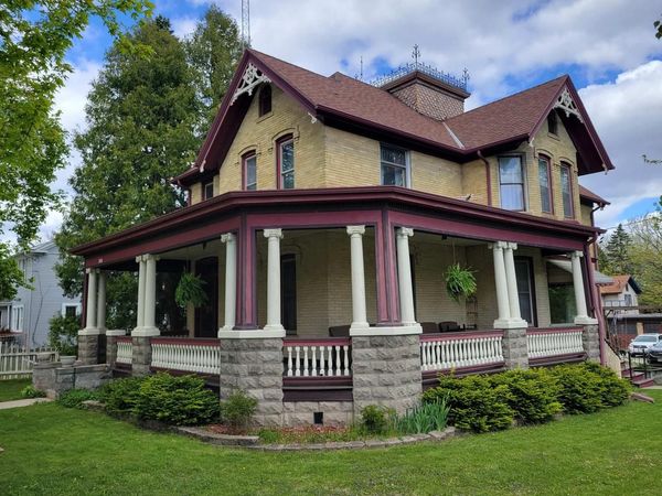 305 N Washington STREET, Watertown, WI 53094