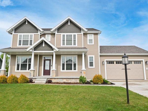 W201N5523 Magnolia LANE, Menomonee Falls, WI 53051