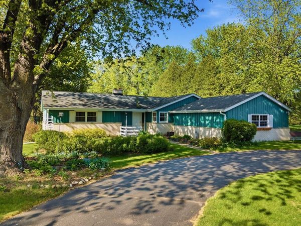 10780 Crestview DRIVE, Cedarburg, WI 53012