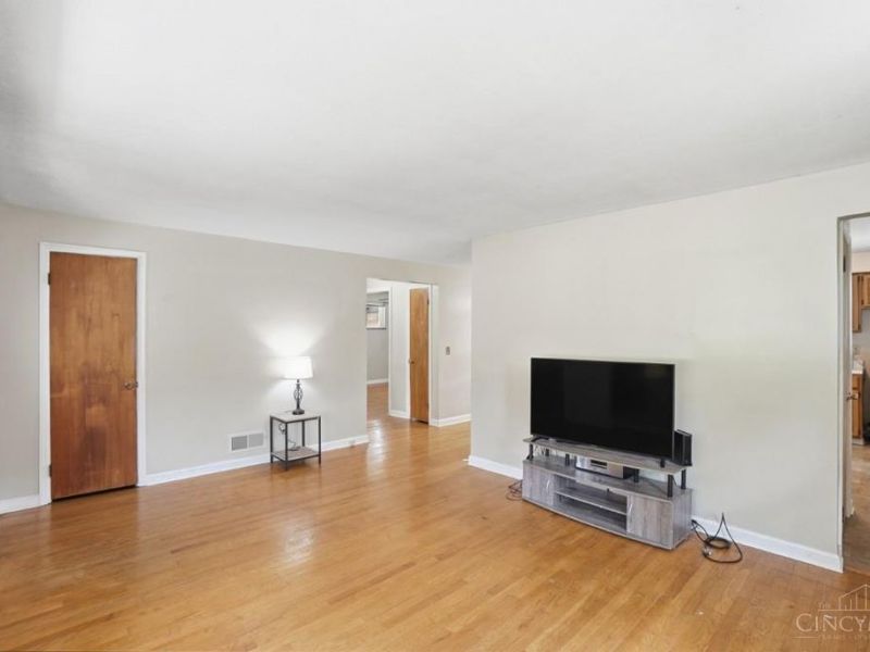 3318 Stevie Lane, Cincinnati, OH 45239 Photo 10