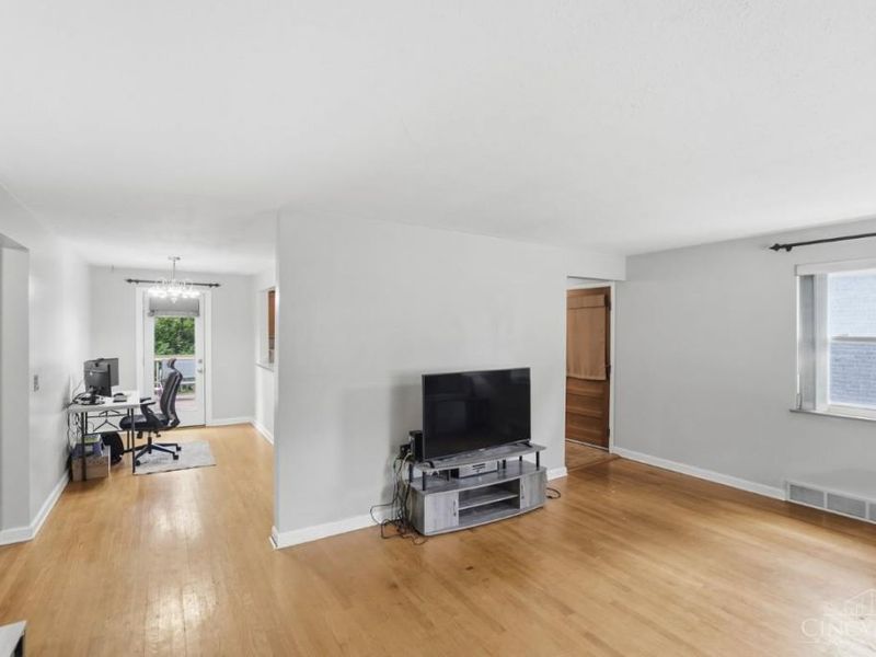 3318 Stevie Lane, Cincinnati, OH 45239 Photo 8