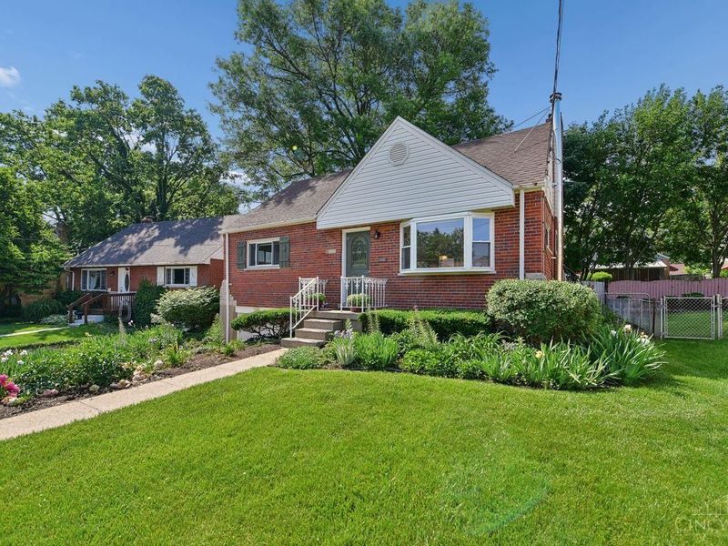1613 Norcol Lane, Cincinnati, OH 45231 Photo 2