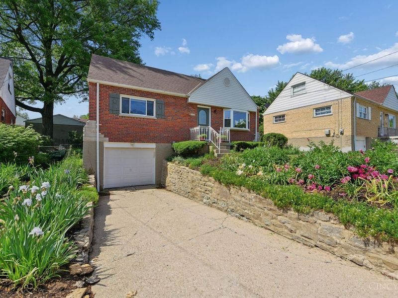 1613 Norcol Lane, Cincinnati, OH 45231 Photo 3