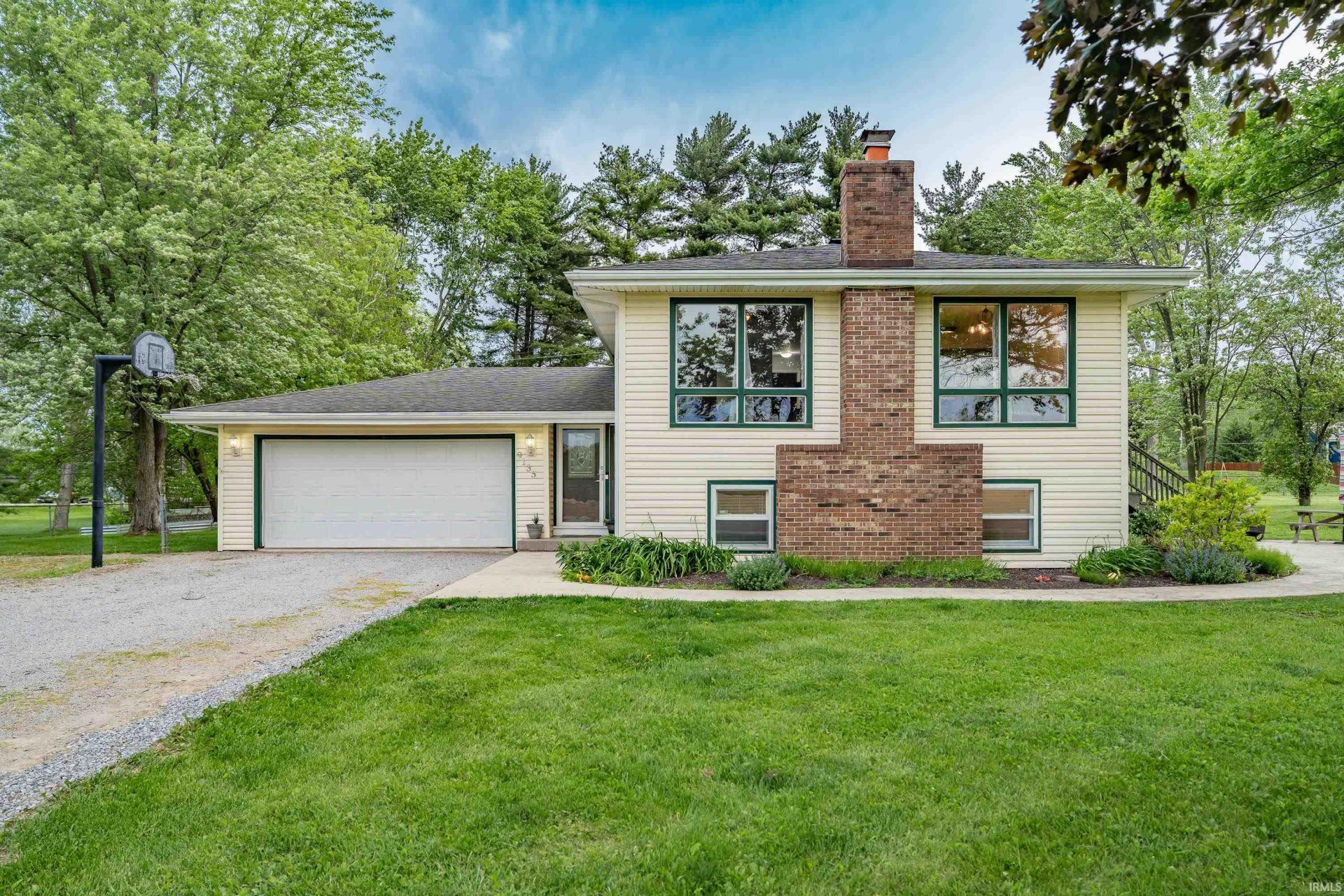 9135 Vallyd Acre Drive, Fort Wayne, IN 46816 Main Photo