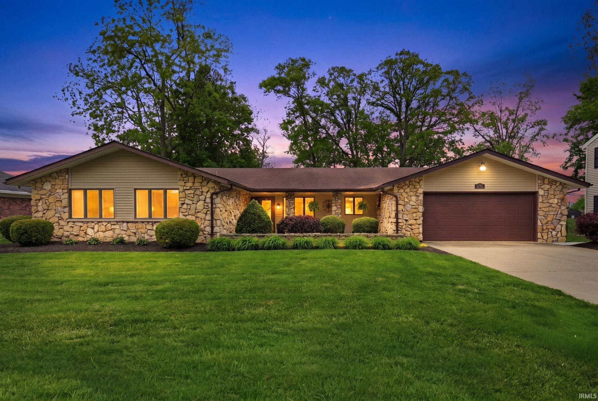 2215 W Woodmont Drive, Muncie, IN 47304 Main Photo
