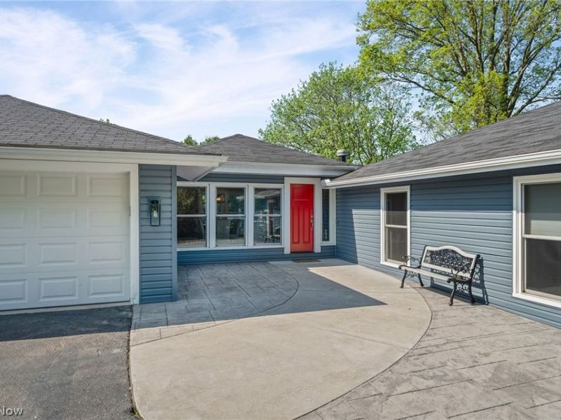 17258 Long Meadow Trail, Chagrin Falls, OH 44023 Photo 2