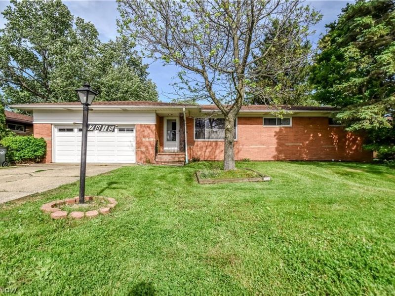 7815 Parmaview Lane, Parma, OH 44134 Photo 1