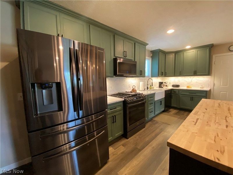 578 FIELDSTONE Drive , Amherst, OH 44001 Photo 14
