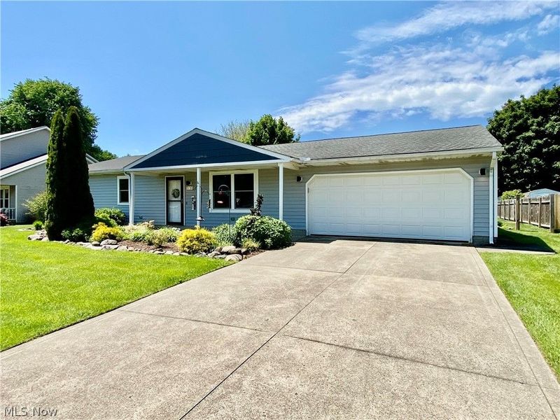 578 FIELDSTONE Drive , Amherst, OH 44001 Photo 2