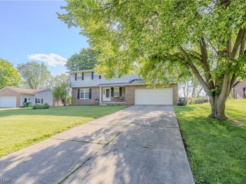 11805 Meadowlane Avenue NW, Uniontown, OH 44685 Photo 2