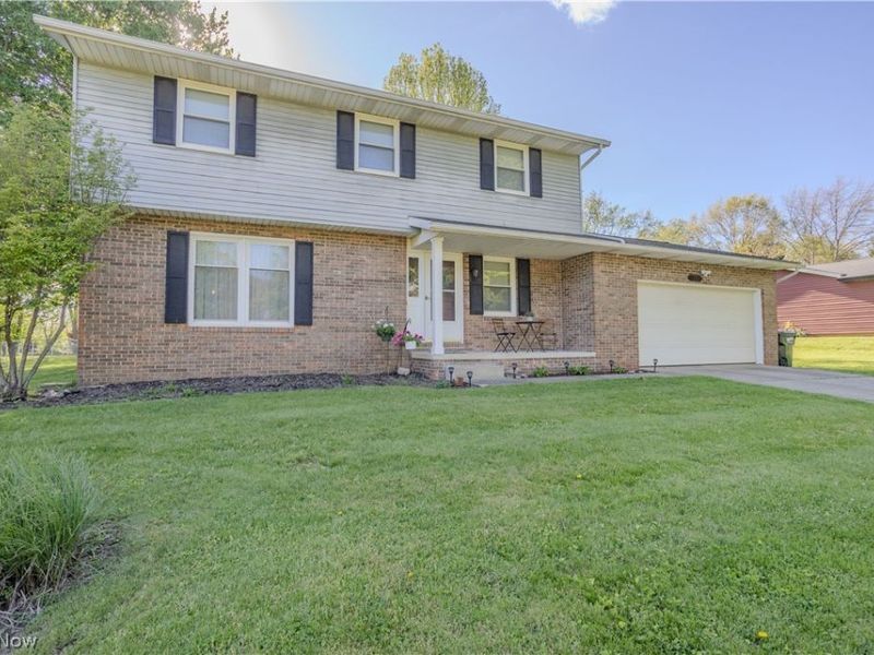 11805 Meadowlane Avenue NW, Uniontown, OH 44685 Photo 3