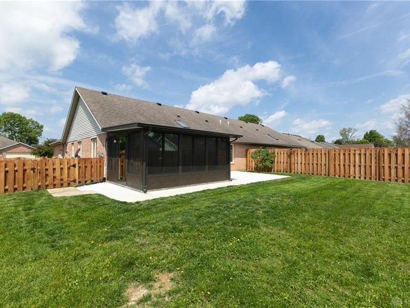 1990 Swallowtail Court, Englewood, OH 45315 Photo 4