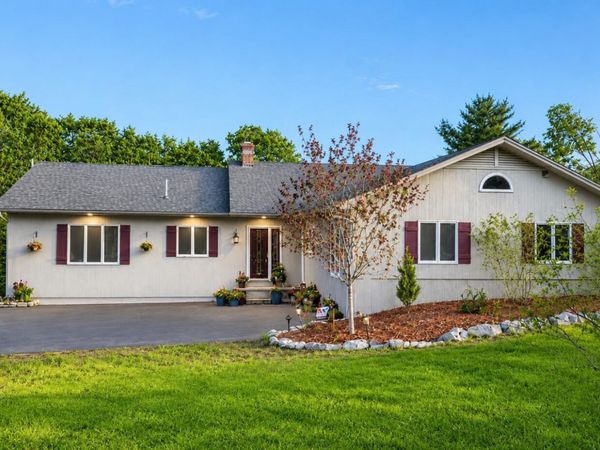 28 Oakledge Hills Road, Raymond, ME 04071