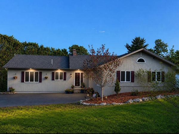 28 Oakledge Hills Road, Raymond, ME 04071