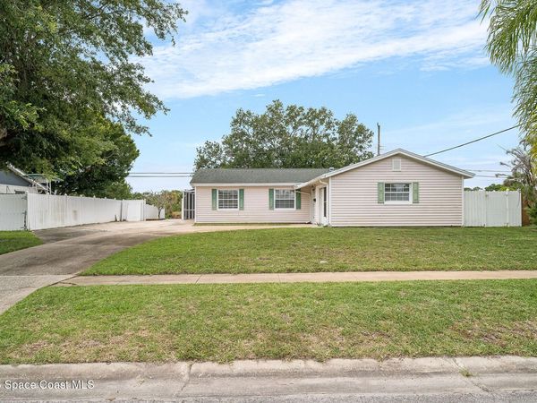 586 Louvre Drive , Melbourne, FL 32935