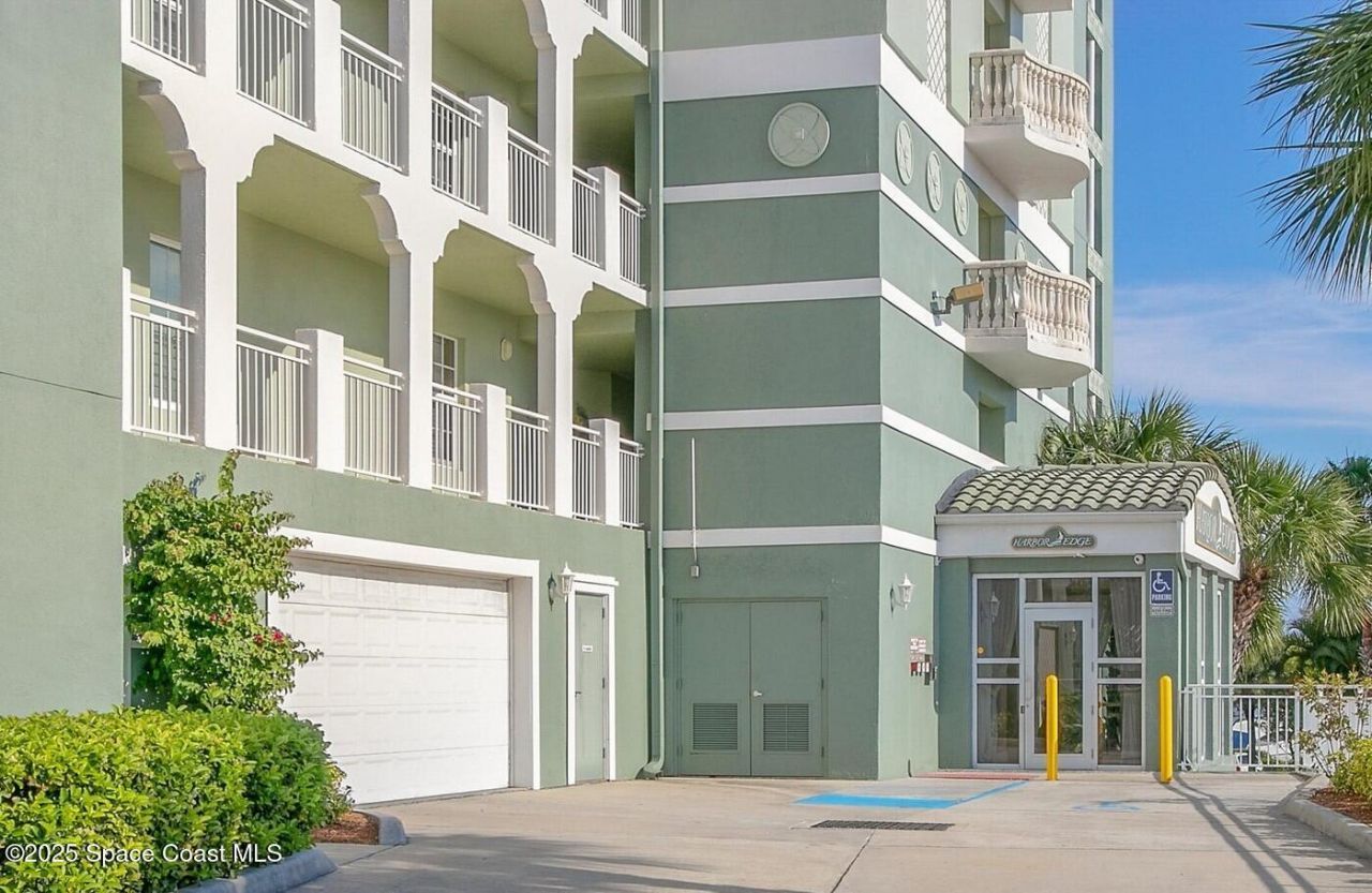 1211 E New Haven Avenue , Unit 402, Melbourne, FL 32901 Photo