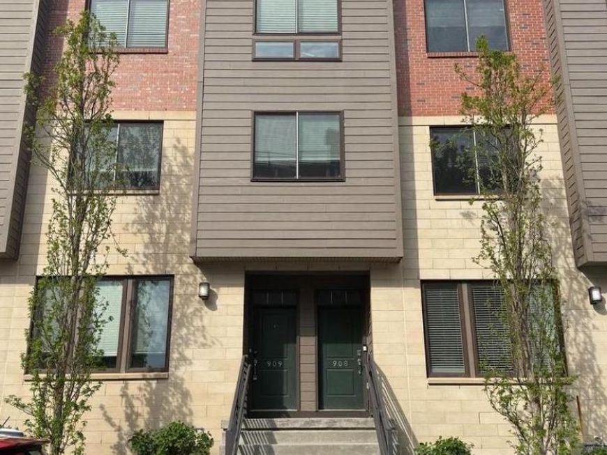 909 Lakeview Court, Unit 909, King of Prussia, PA 19406 Main Photo