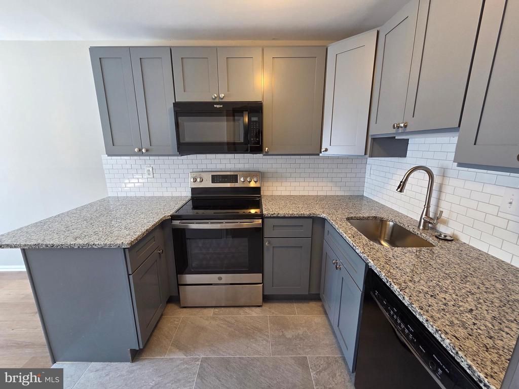 11-13 Aspen Way, Doylestown, PA 18901 Main Photo