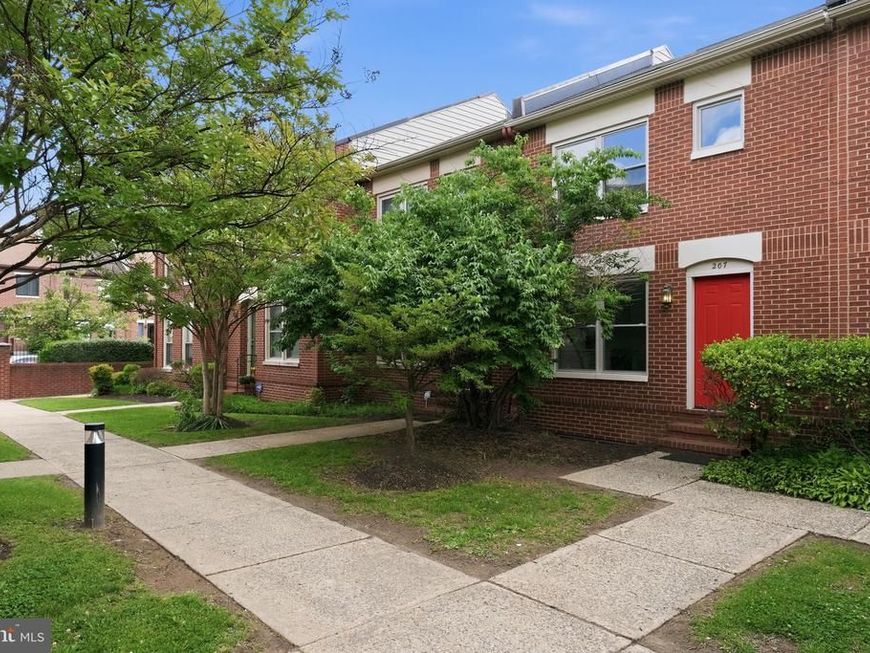207 Roundhouse Court, Baltimore, MD 21230 Main Photo