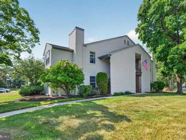 10 VILLAGE COURT, MOUNT LAUREL, NJ 08054