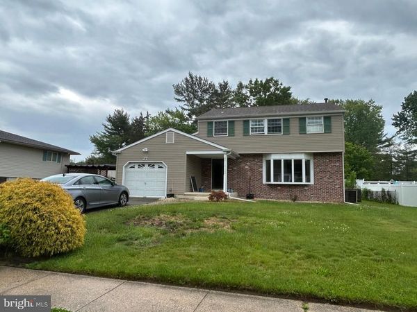 27 HYANNIS AVENUE, BLACKWOOD, NJ 08012