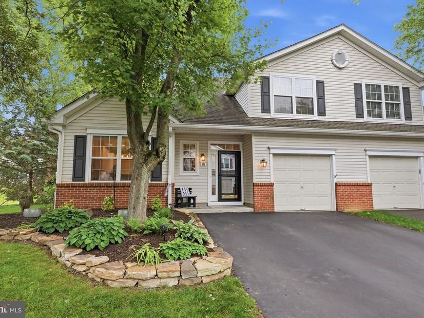 19 Black Eyed Susan Road, Langhorne, PA 19047 Main Photo