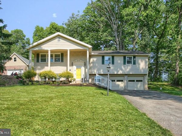25 HICKORY ROAD , CARLISLE, PA 17015