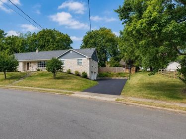 642 KNOLL DRIVE, LANSDALE, PA 19446