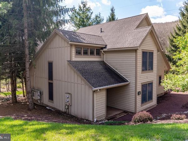 412 HICKORY DRIVE , TANNERSVILLE, PA 18372