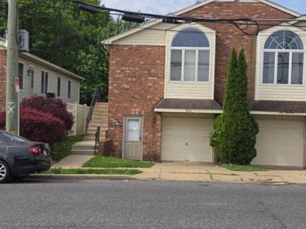 402 SOLLY AVENUE, PHILADELPHIA, PA 19111