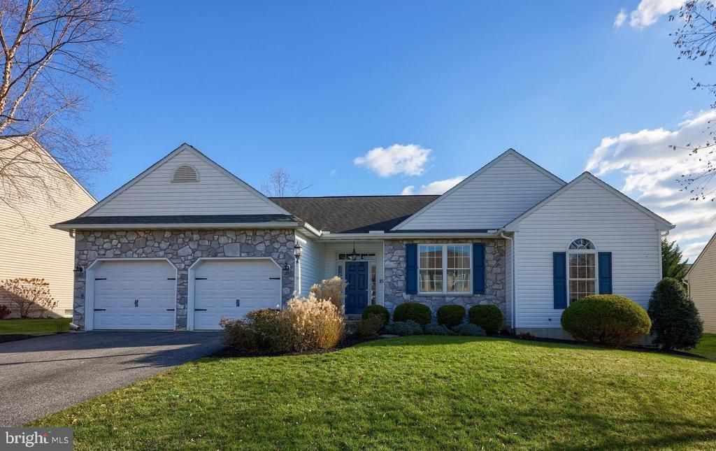 275 SILVER MAPLE COURT, MOUNT WOLF, PA 17347