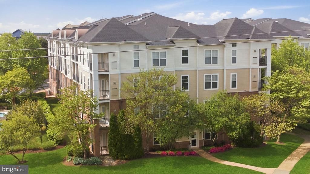 3810 Lightfoot Street, Unit 402, Chantilly, VA 20151 Main Photo