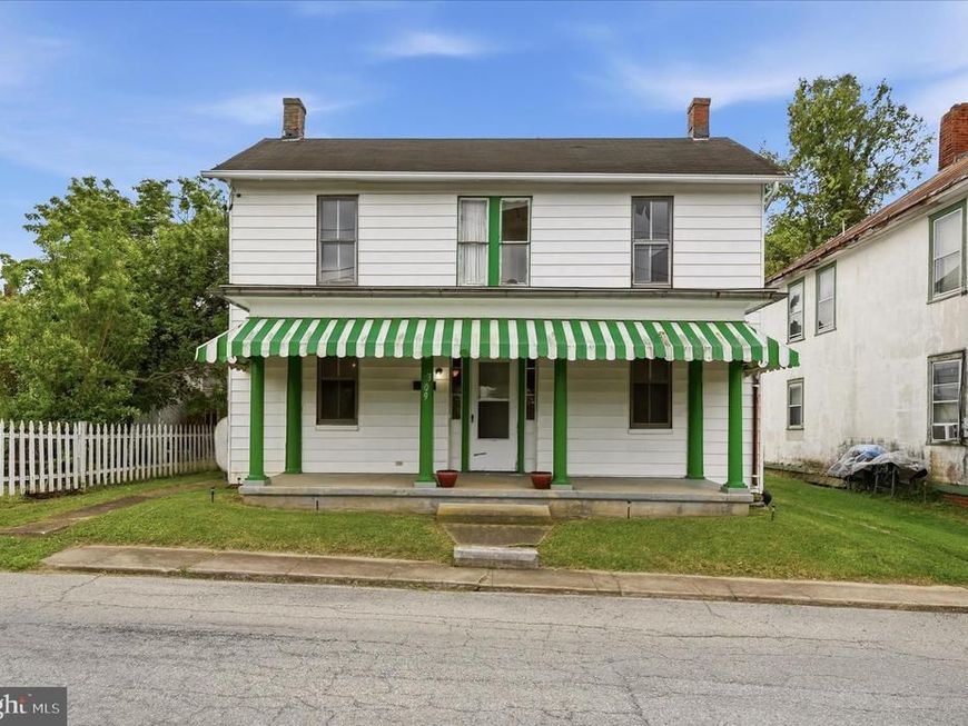 309 W Academy Street, Charles Town, WV 25414 Main Photo