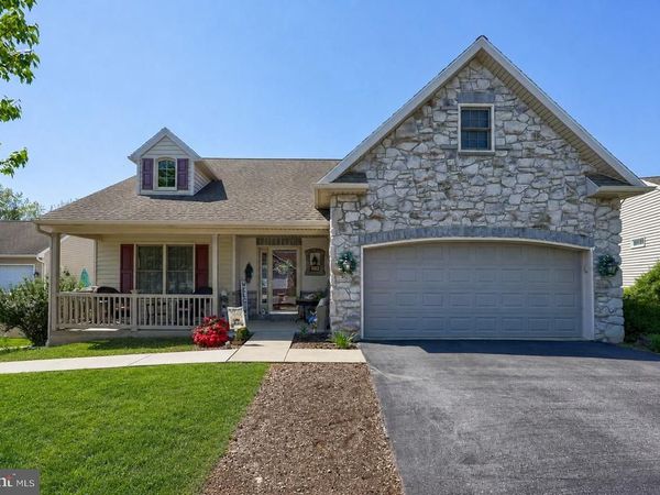 1042 CAMBRIDGE, MANHEIM, PA 17545