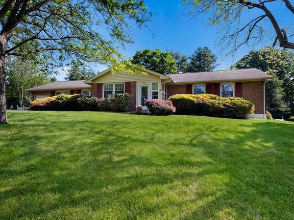 12 SEVEN OAKS LANE, EWING, NJ 08628