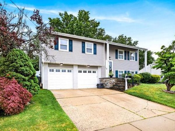 16 10TH AVENUE, MONROE TWP, NJ 08831