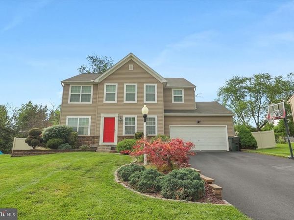 135 SURREY LANE, YORK, PA 17402