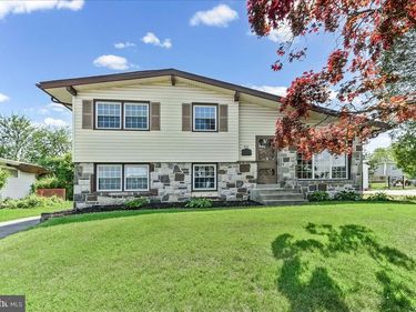 410 LYNDHURST DRIVE, BROOMALL, PA 19008