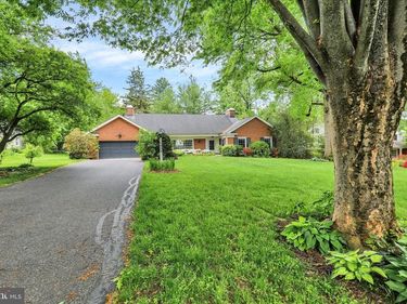 1424 CENTER ROAD , LANCASTER, PA 17603