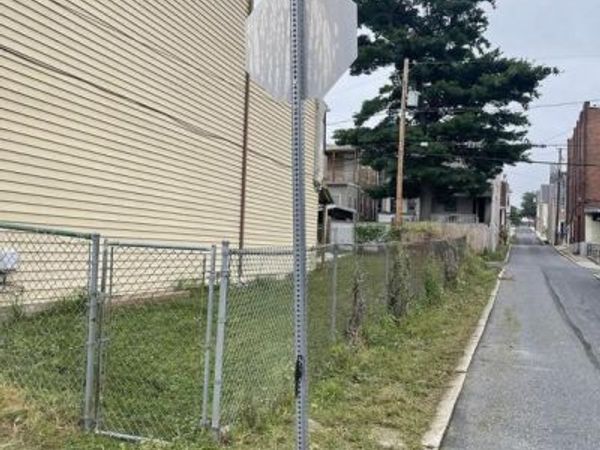 2027 LOGAN STREET , HARRISBURG, PA 17102