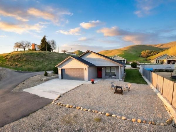 109 3rd Street Circle, Unit B, Horseshoe Bend, ID 83629