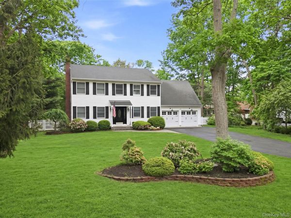 3 Hampton Drive , Center Moriches, NY 11934