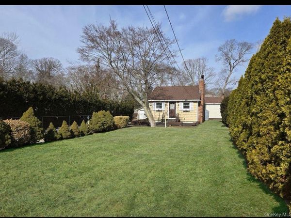 9 Inwood Avenue , Selden, NY 11784