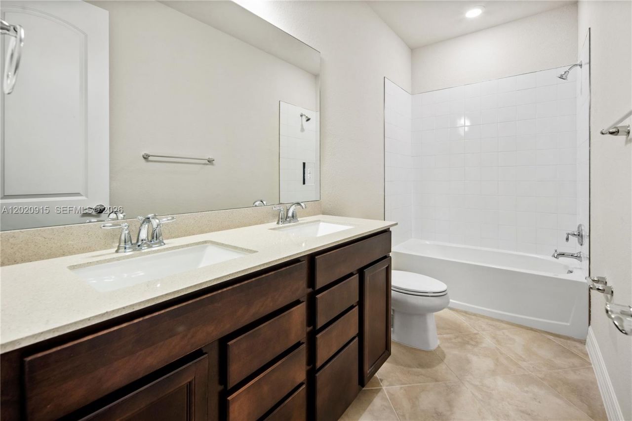 4488 E Appleton Cir E, Oakland Park, FL 33309 Photo