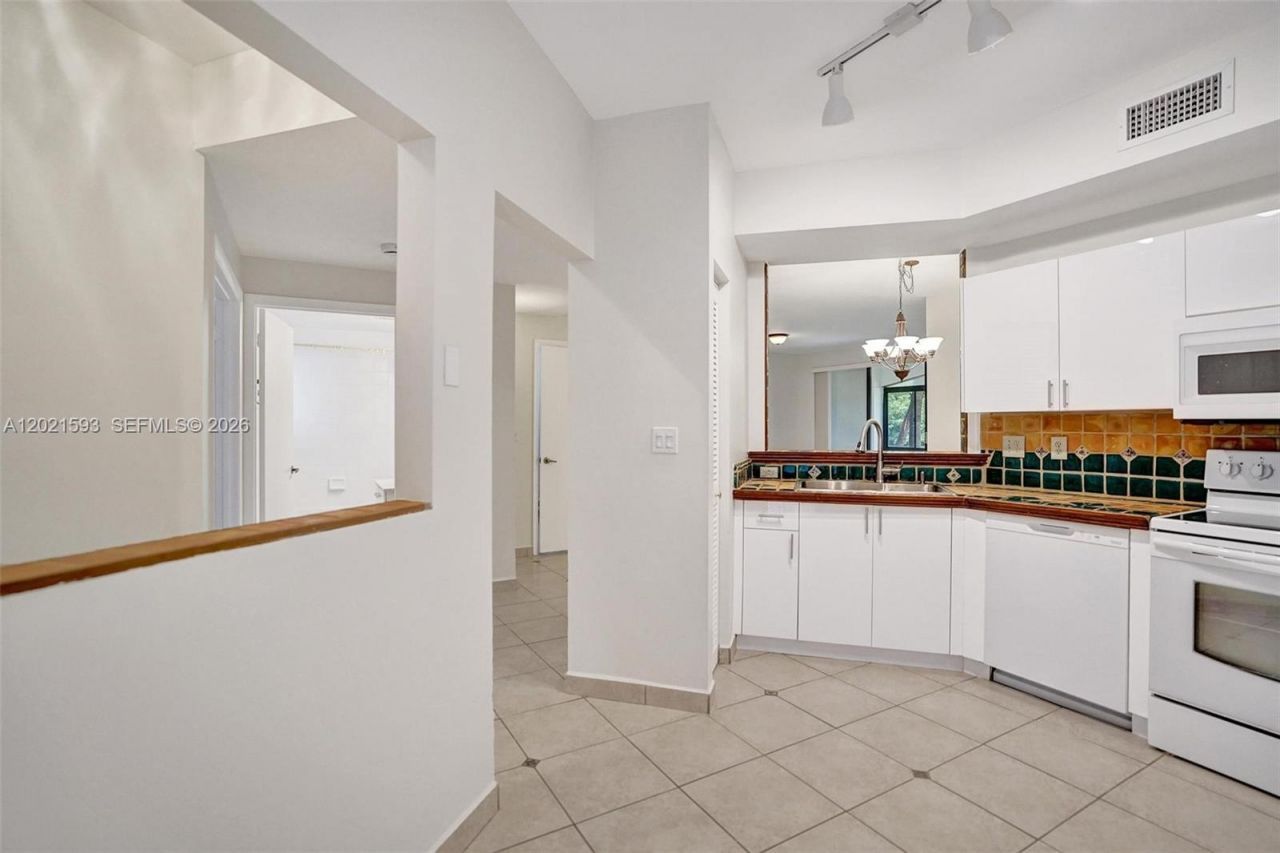15825 SW 3rd Ct , Unit 103, Pembroke Pines, FL 33027 Photo