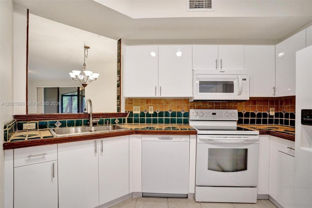 15825 SW 3rd Ct , Unit 103, Pembroke Pines, FL 33027 Photo