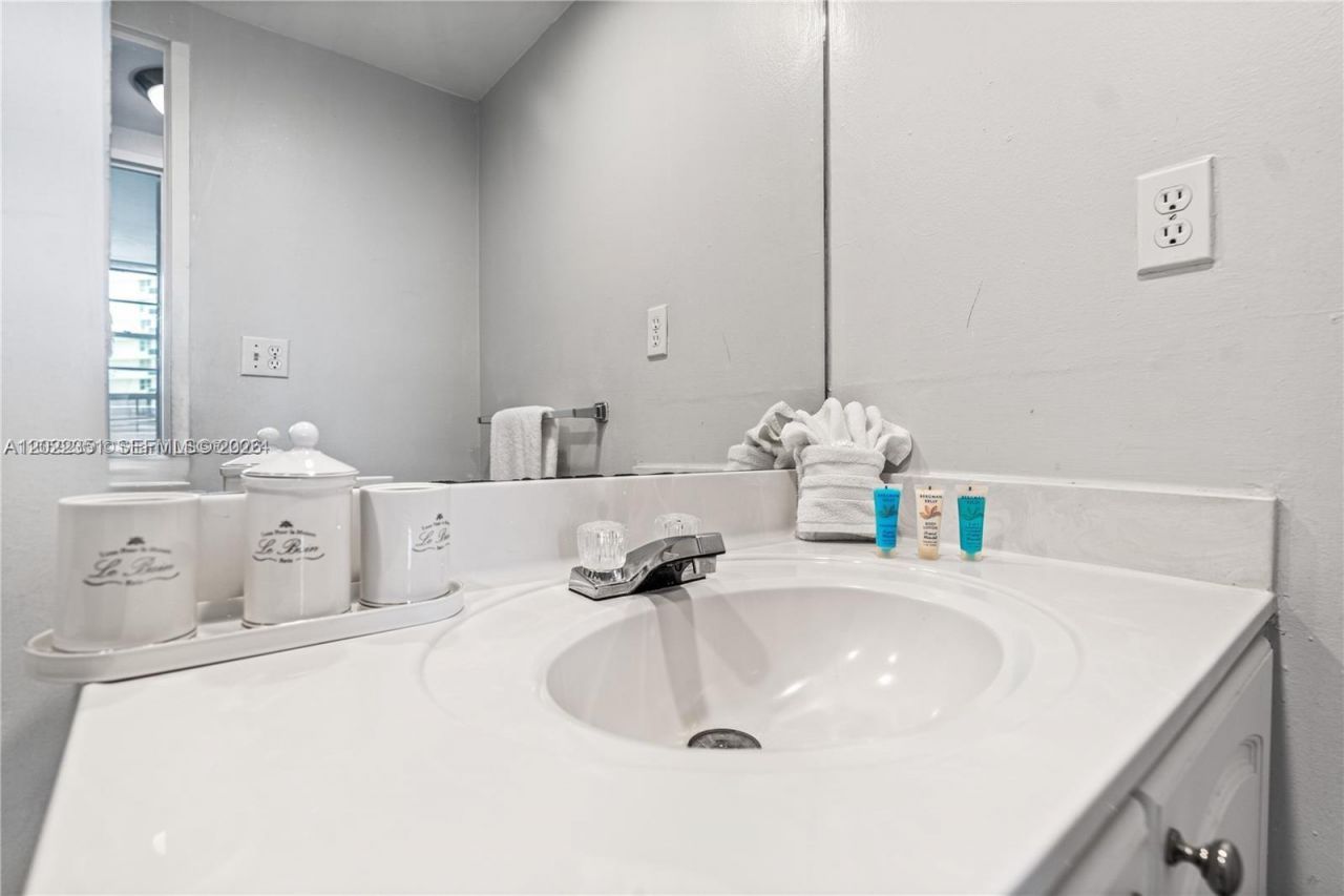 3801 S Ocean Dr , Unit 2Z, Hollywood, FL 33019 Photo