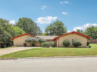 6313 Whitman Avenue, Fort Worth, TX 76133