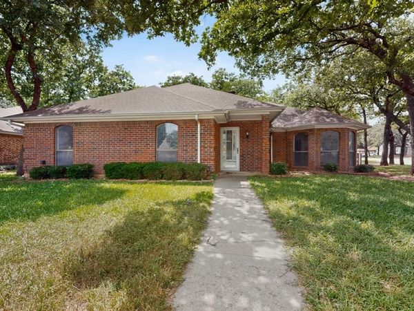 7517 Crosstimbers Lane , North Richland Hills, TX 76182
